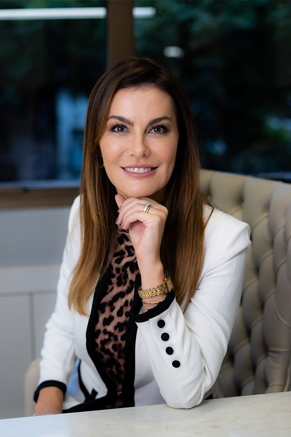 Dra. Júlia Ribar no consultório