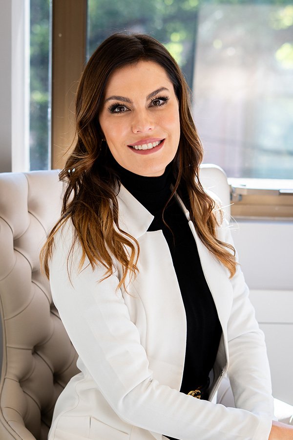 Dra. Júlia Ribar - Dermatologista